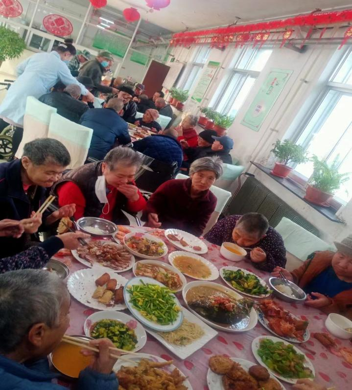 图七 沈北新区夕阳美敬老院老年人就餐场景.png