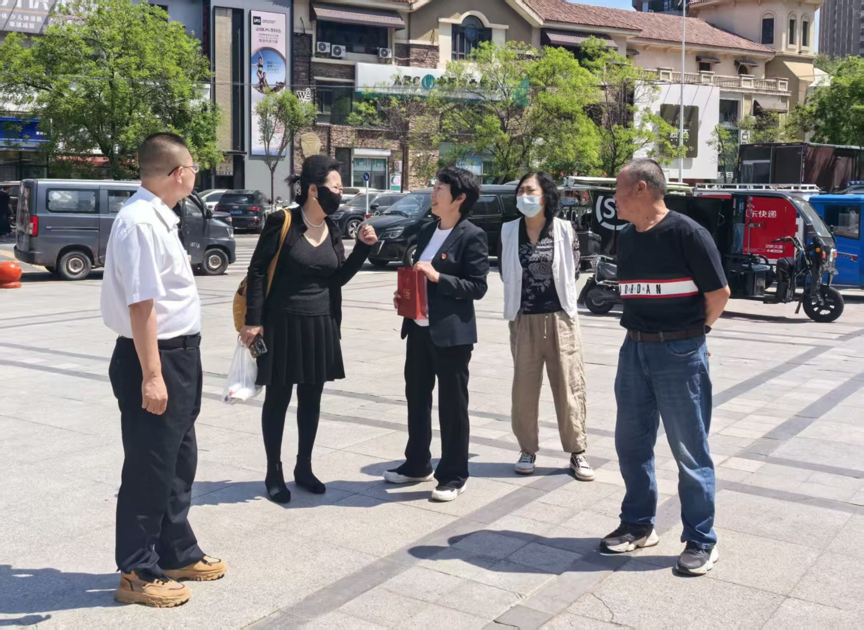 为居民讲解《民法典》婚姻家庭编、婚姻登记最新便民政策.jpg