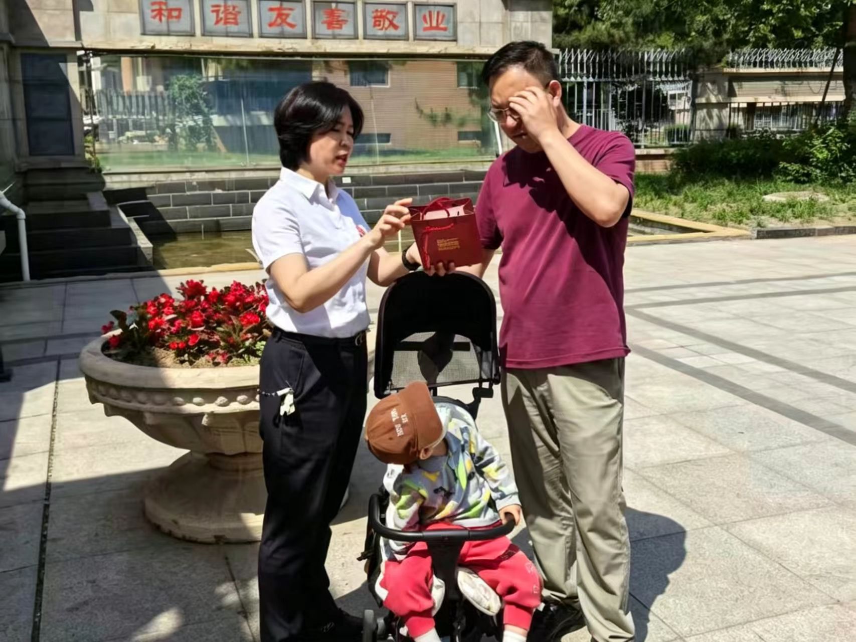 围绕民生热点问题展开调研.jpg