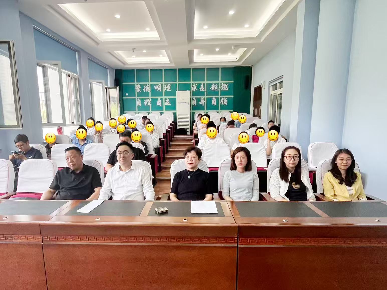 困境儿童积极参加六一儿童节慈善捐赠活动.jpg
